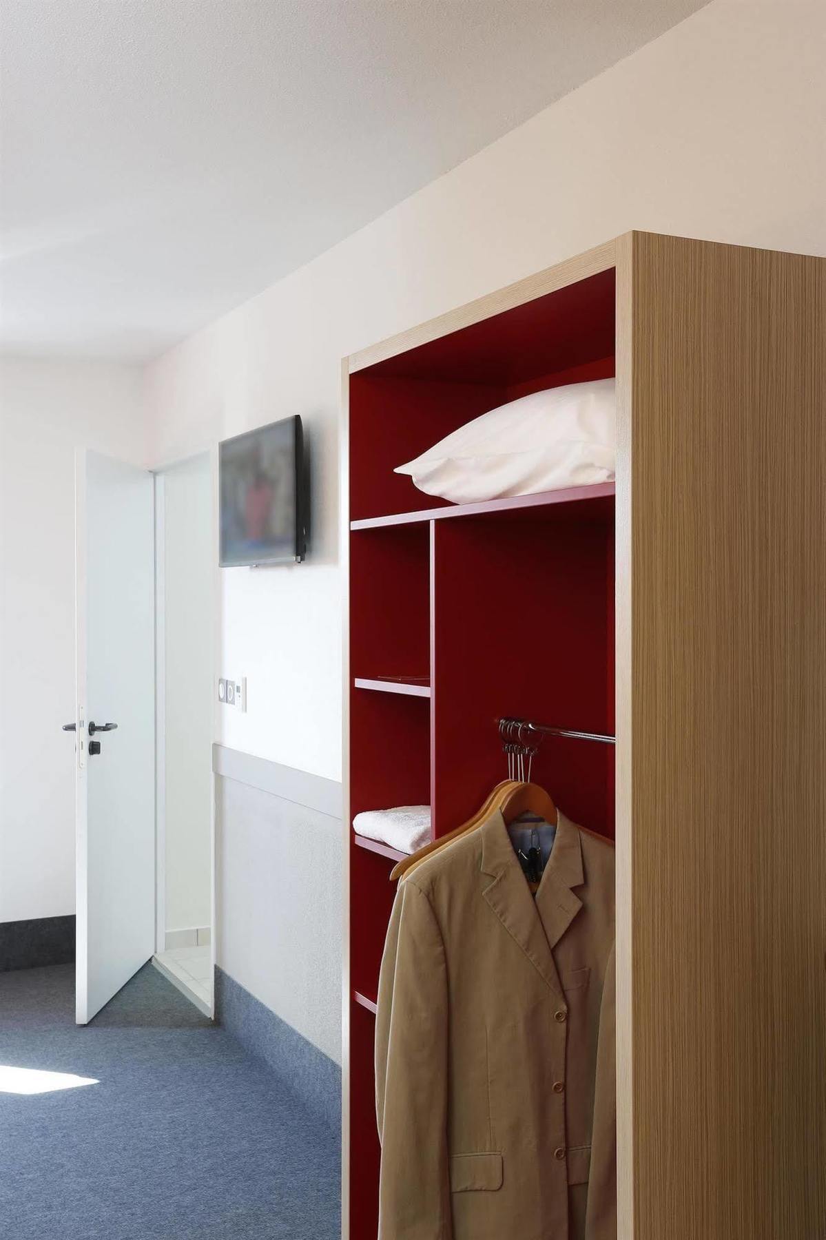 B&B Hotel Gap Bagian luar foto