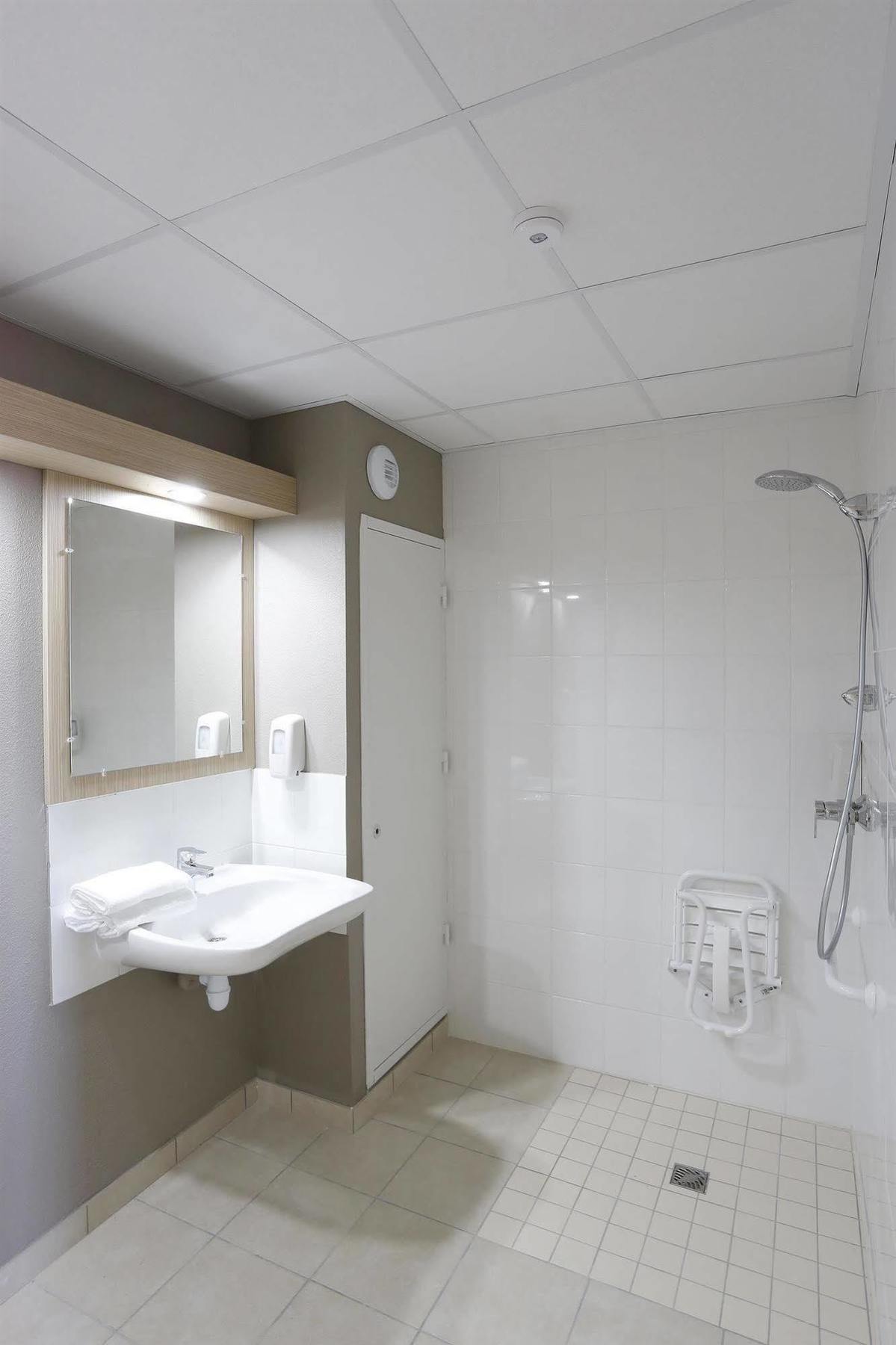 B&B Hotel Gap Bagian luar foto